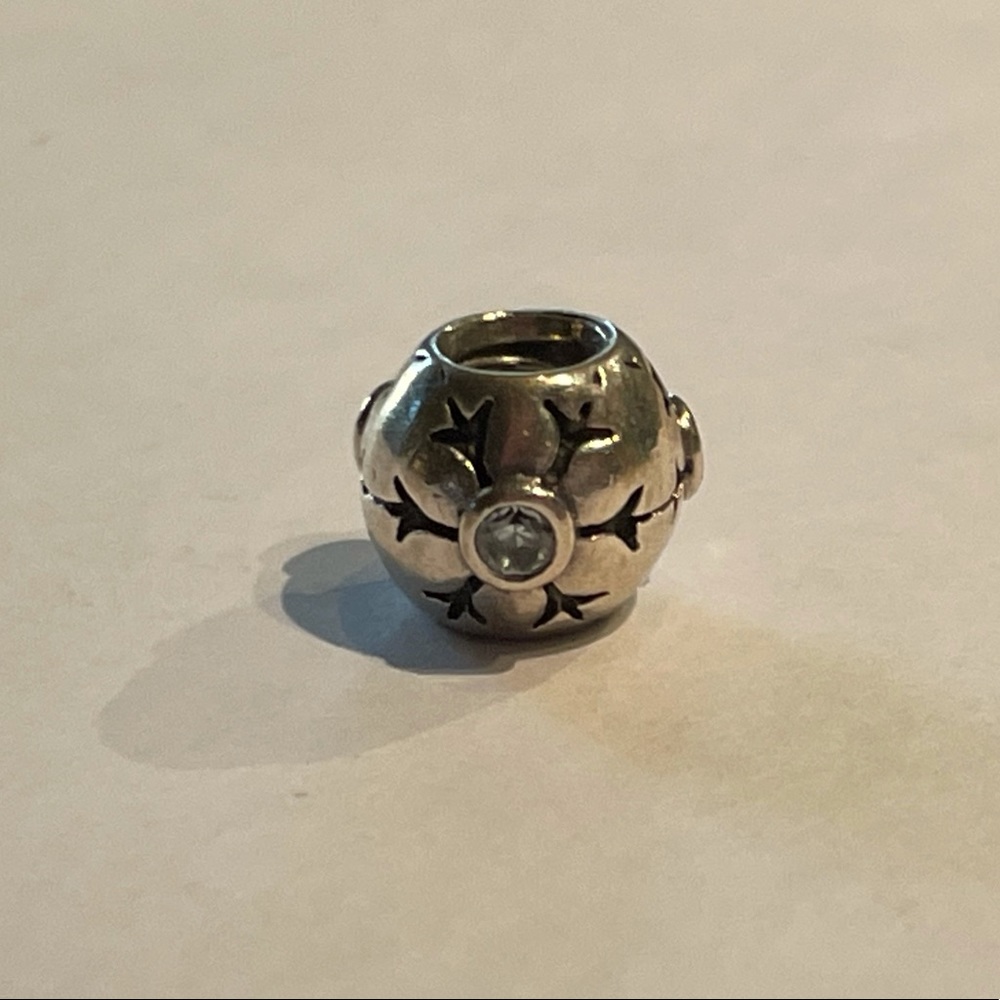 Pandora- vintage snowflake w/ clear stone